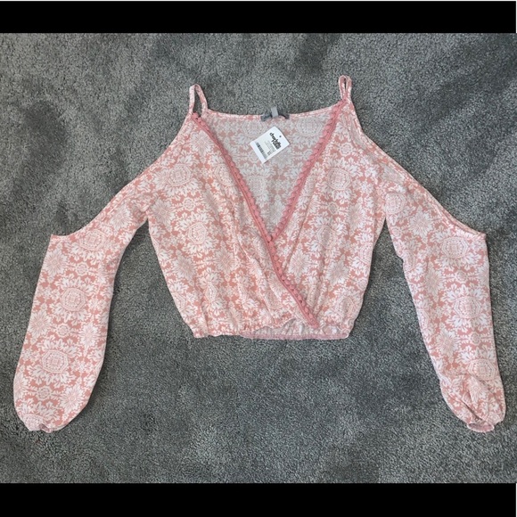 Charlotte Russe Tops - Cropped long sleeve blouse